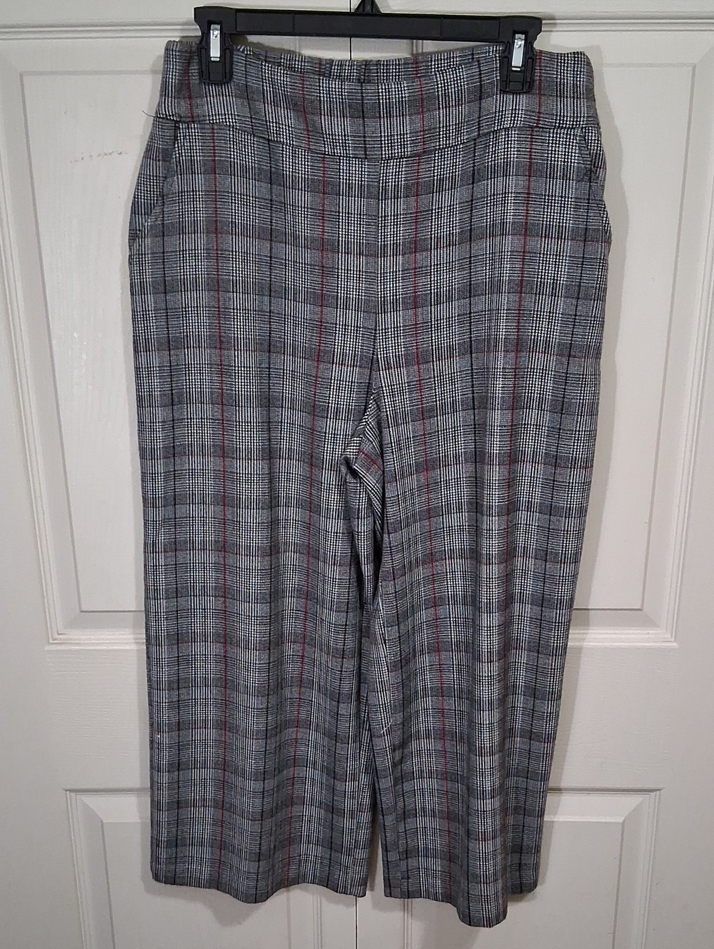 Candie's Black & White Glen Plaid Ankle Pants with Red Windowpane - L